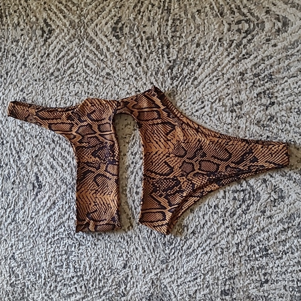 Nasty Gal Snakeprint Cut Out One Shoulder High Leg One Piece Swimsuit Sz 6